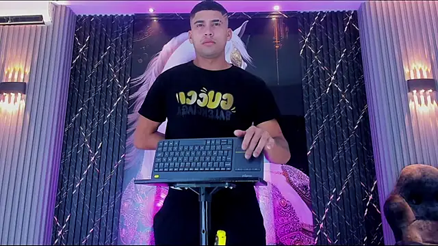 The Boy King online show from December 22, 7:44 pm