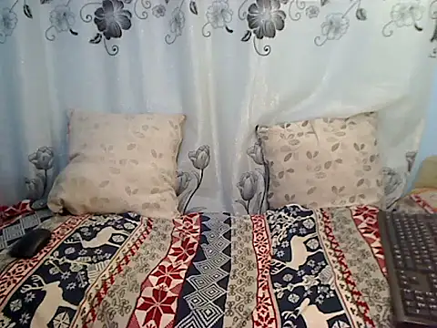 Snapshot of RoseNaya chatting on June 7, 3:43 am RoseNaya online show from June 7, 3:43 am