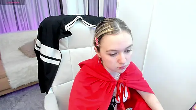 Lucia Copper online show from October 31, 12:06 pm