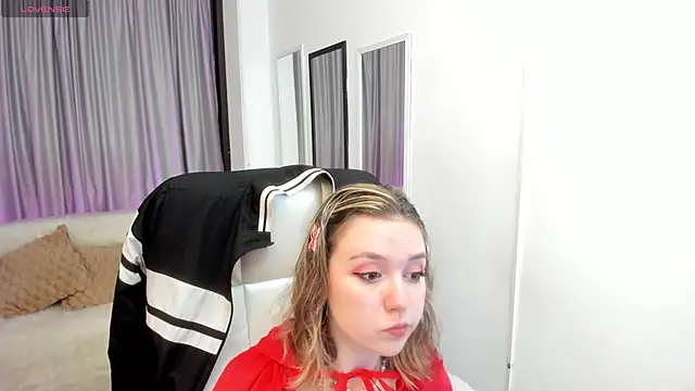 Lucia Copper online show from November 1, 3:30 am