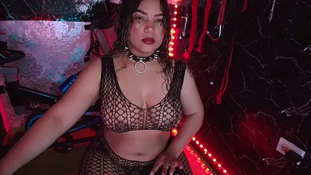 Snapshot of scarlet_queen__ chatting on December 15, 8:35 pm scarlet queen online show from December 15, 8:35 pm