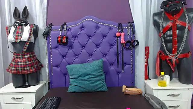 Snapshot of Sophie-dbs chatting on November 16, 9:53 pm Sophie-dbs online show from November 16, 9:53 pm