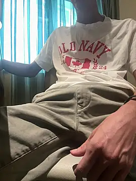 Snapshot of HenryLee1983-cums chatting on May 17, 8:45 am HenryLee1983-cums online show from May 17, 8:45 am
