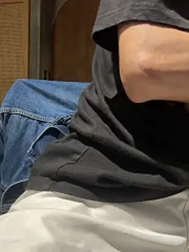 Snapshot of HenryLee1983-cums chatting on June 1, 3:36 pm HenryLee1983-cums online show from June 1, 3:36 pm