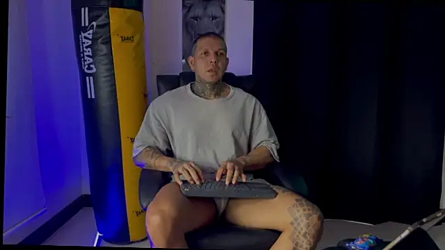 MAXIMO VEGA online show from October 8, 10:29 pm