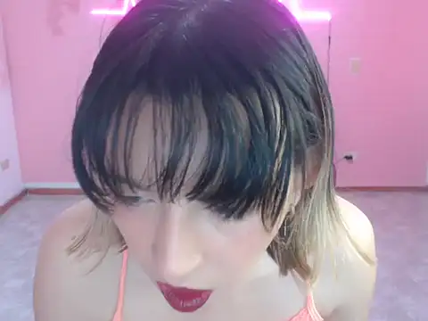 Snapshot of cristal_hills_19 chatting on November 20, 8:08 pm cristal hills 19 online show from November 20, 8:08 pm