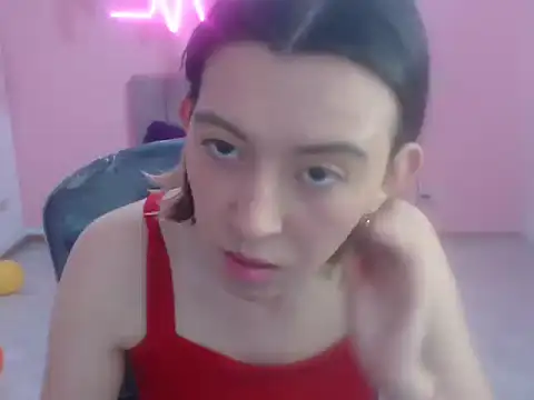 Snapshot of cristal_hills_19 chatting on November 22, 3:33 pm cristal hills 19 online show from November 22, 3:33 pm