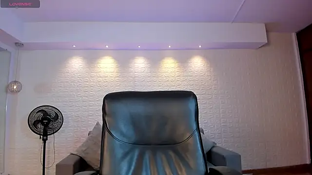 VenusCooper online show from November 23, 12:38 pm