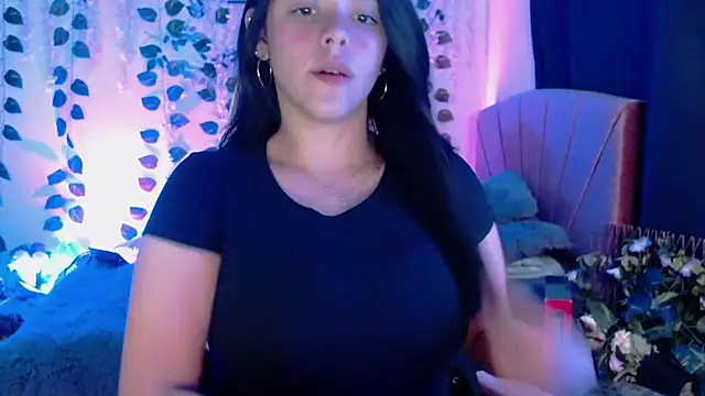 Snapshot of Chloe-laurent03 chatting on March 2, 11:33 pm Chloe-laurent03 online show from March 2, 11:33 pm