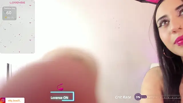 Snapshot of niky_love21 chatting on November 16, 10:48 pm niky love21 online show from November 16, 10:48 pm