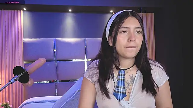 Emily Roberts9 online show from November 22, 11:31 am