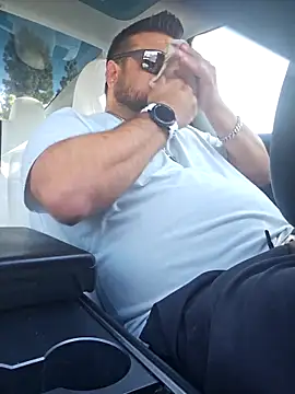 Roddog18 online show from November 6, 8:43 pm