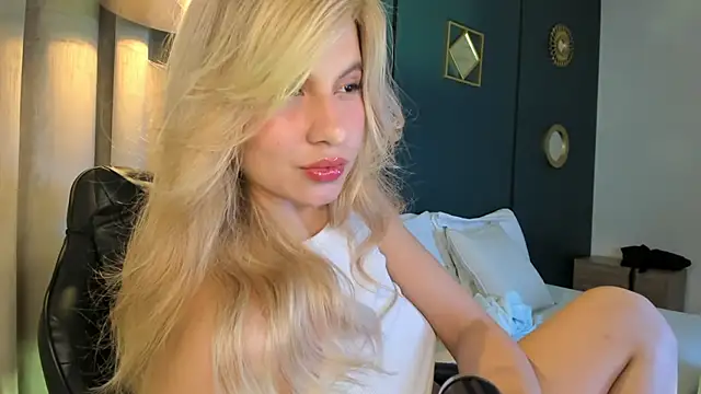 Snapshot of mia_curry chatting on June 10, 7:13 pm mia curry online show from June 10, 7:13 pm