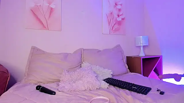 Snapshot of Nikolbrice chatting on November 12, 7:13 pm Nikolbrice online show from November 12, 7:13 pm