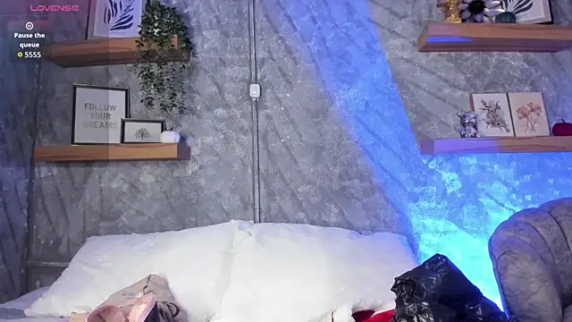 Snapshot of Nikolbrice chatting on December 17, 7:20 pm Nikolbrice online show from December 17, 7:20 pm