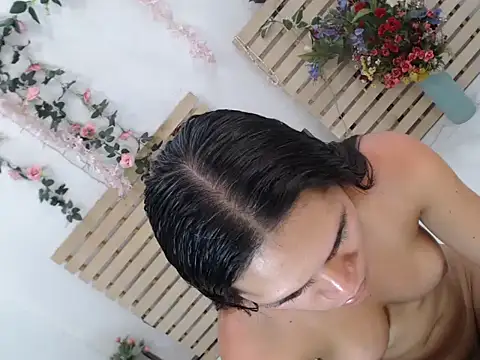 sweet yummy69 online show from June 4, 11:00 pm