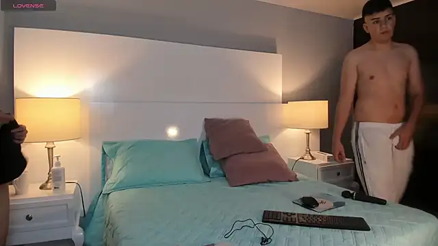 Snapshot of Dylan_Katte chatting on November 19, 1:05 am Dylan Katte online show from November 19, 1:05 am