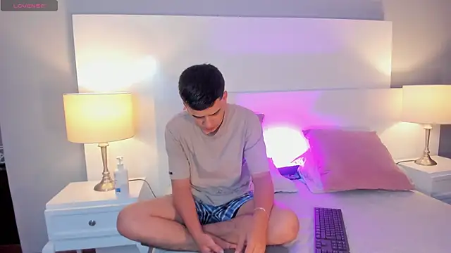 Dylan Katte online show from April 29, 12:05 am