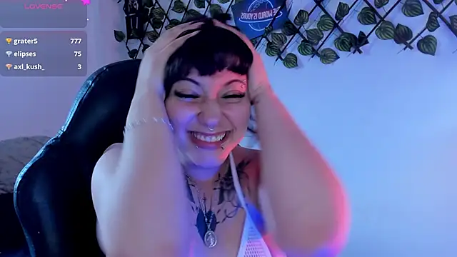 Snapshot of Kora_Red69 chatting on June 17, 4:30 pm Kora Red69 online show from June 17, 4:30 pm