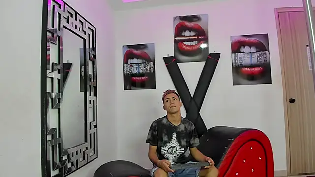 VERY HOT GUYS online show from November 27, 1:13 pm