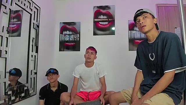 VERY HOT GUYS online show from December 5, 1:09 pm