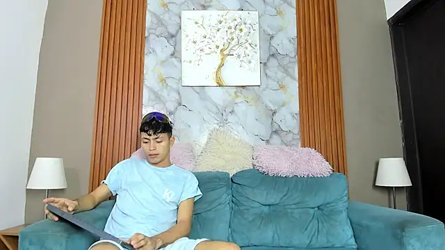 VERY HOT GUYS online show from May 9, 7:13 am