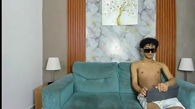 VERY HOT GUYS online show from May 29, 7:17 am
