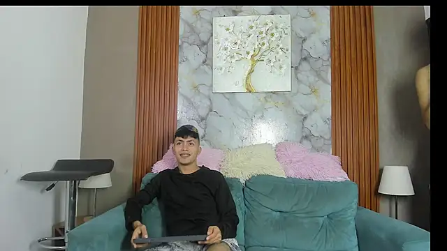 VERY HOT GUYS online show from June 3, 7:11 am