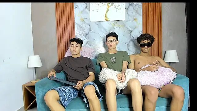 VERY HOT GUYS online show from June 18, 7:08 am