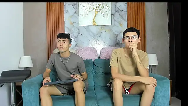 VERY HOT GUYS online show from June 20, 7:11 am