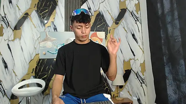 VERY HOT GUYS online show from July 11, 1:25 pm