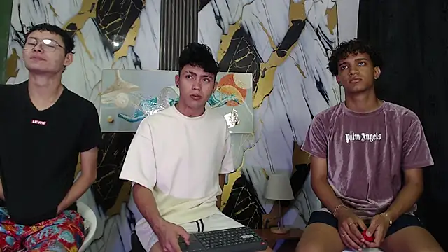 VERY HOT GUYS online show from July 19, 1:15 pm