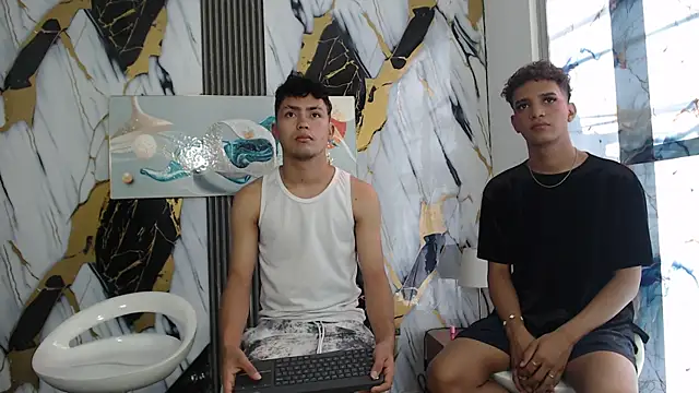 VERY HOT GUYS online show from July 28, 1:21 pm