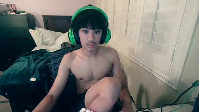 youngasianboy2007 online show from October 18, 3:31 am