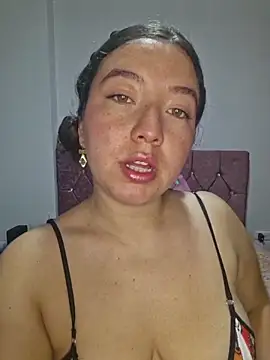 annyaparis online show from December 1, 11:10 pm