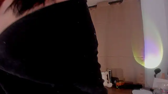 Snapshot of AmaruBloom chatting on December 3, 4:31 am AmaruBloom online show from December 3, 4:31 am