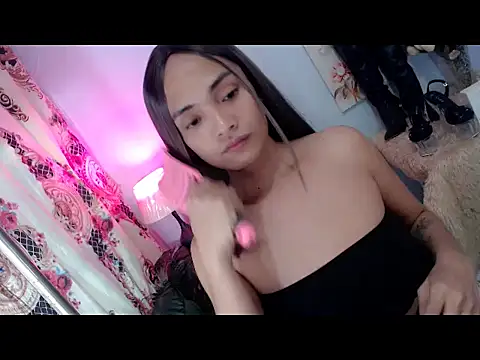 Snapshot of xAsianTOPModelx chatting on May 25, 10:32 am xAsianTOPModelx online show from May 25, 10:32 am