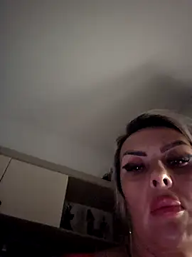 KirraWhite online show from October 30, 4:14 am