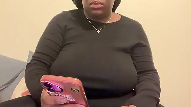 nanaisbackk online show from February 12, 5:52 pm