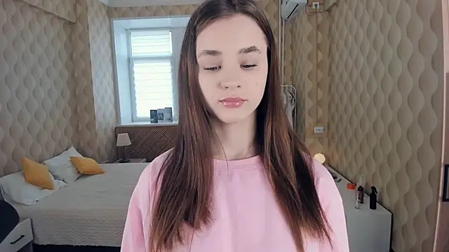 JinnyMcie online show from October 8, 9:40 am