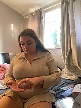Snapshot of MadelineLeah chatting on July 17, 7:08 pm MadelineLeah online show from July 17, 7:08 pm