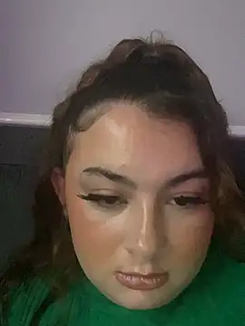 Snapshot of MadelineLeah chatting on July 24, 7:45 pm MadelineLeah online show from July 24, 7:45 pm