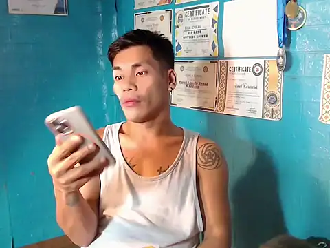 Snapshot of Cute_Lucas chatting on October 20, 3:23 pm Cute Lucas online show from October 20, 3:23 pm