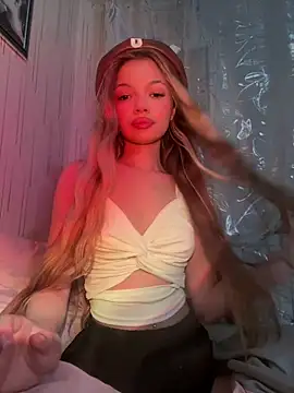  Siennaaa  online show from March 6, 10:50 pm