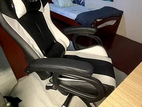 Snapshot of oppaboy chatting on October 31, 3:18 am oppaboy online show from October 31, 3:18 am