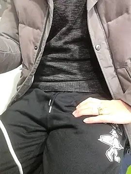 Snapshot of chougegg0214 chatting on December 23, 2:31 am chougegg0214 online show from December 23, 2:31 am