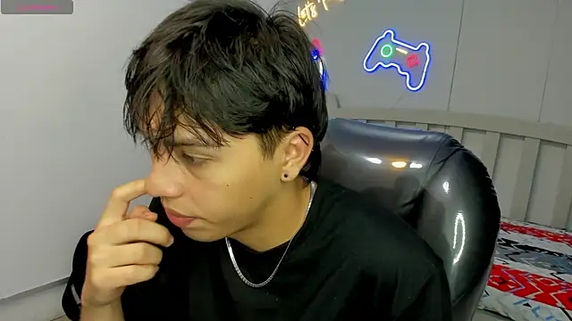 StiwenTwink online show from October 30, 4:08 pm