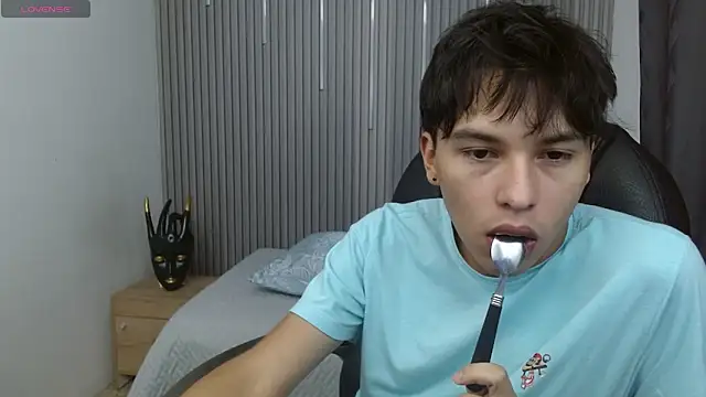 StiwenTwink online show from March 17, 12:08 pm