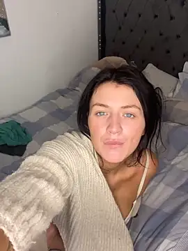 Snapshot of LolaReaX chatting on February 10, 7:45 am LolaReaX online show from February 10, 7:45 am