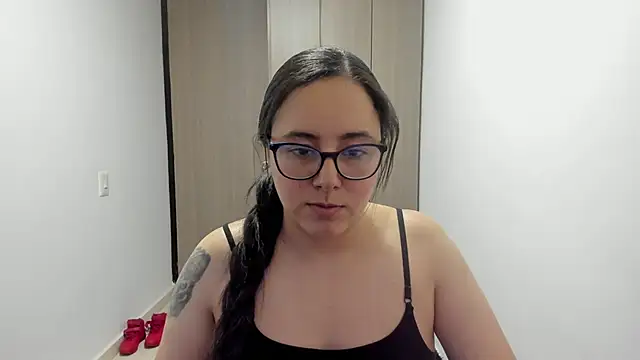 Snapshot of Venus_cat_ chatting on October 15, 12:44 am Venus cat online show from October 15, 12:44 am